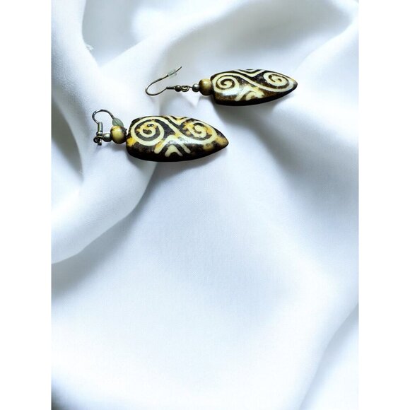 Vintage Tribal-Inspired Shell Carved Earrings With Spiral Design & Hook Closure - Picture 2 of 8